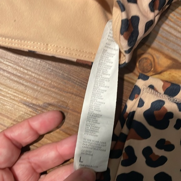 Women’s Fabletics Leopard Print Powerhold Leggings Cross Back Bra Top Size L - Picture 6 of 6